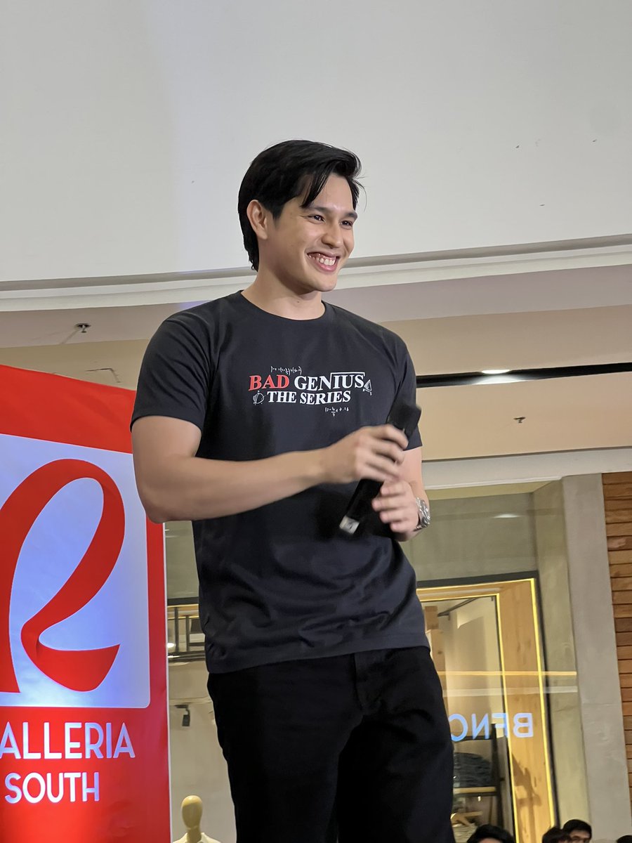 VivaOnePH's tweet image. INSTANT INIS ❌ INSTANT KILIG ✔️
Kung sa series, kuha n’ya ang pikon natin, ngayon naman kuhang-kuha n’ya ang kilig ng Robinsons Galleria South!
Bad Genius: The Series episodes 1 & 2 now streaming only on #VivaOne! vivaone.page.link/BadGeniusTheSe…
#BadGeniusatGalleriaSouth