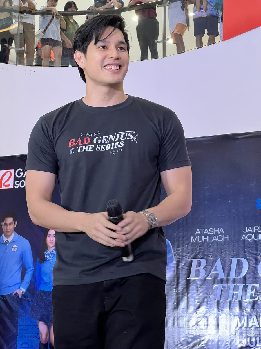 VivaOnePH's tweet image. INSTANT INIS ❌ INSTANT KILIG ✔️
Kung sa series, kuha n’ya ang pikon natin, ngayon naman kuhang-kuha n’ya ang kilig ng Robinsons Galleria South!
Bad Genius: The Series episodes 1 & 2 now streaming only on #VivaOne! vivaone.page.link/BadGeniusTheSe…
#BadGeniusatGalleriaSouth