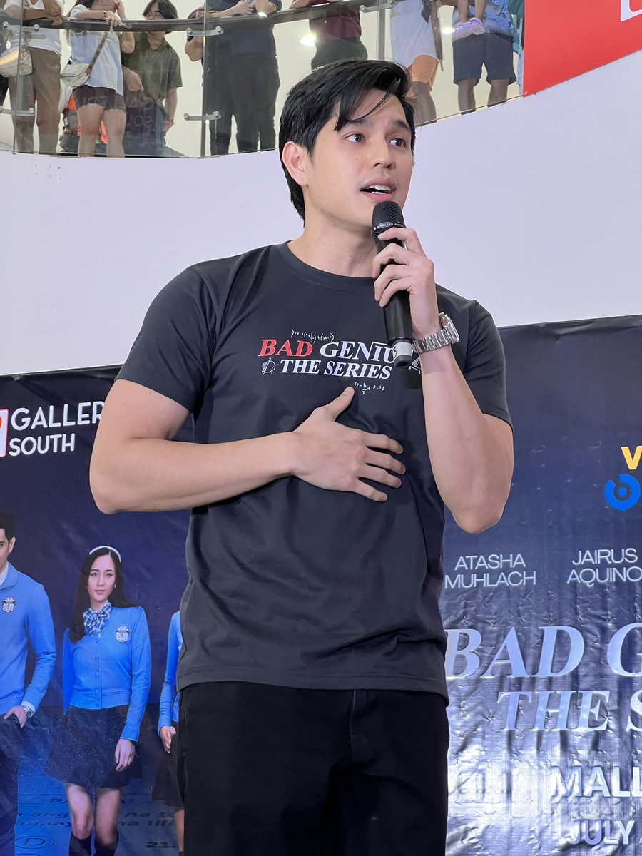 VivaOnePH's tweet image. INSTANT INIS ❌ INSTANT KILIG ✔️
Kung sa series, kuha n’ya ang pikon natin, ngayon naman kuhang-kuha n’ya ang kilig ng Robinsons Galleria South!
Bad Genius: The Series episodes 1 & 2 now streaming only on #VivaOne! vivaone.page.link/BadGeniusTheSe…
#BadGeniusatGalleriaSouth