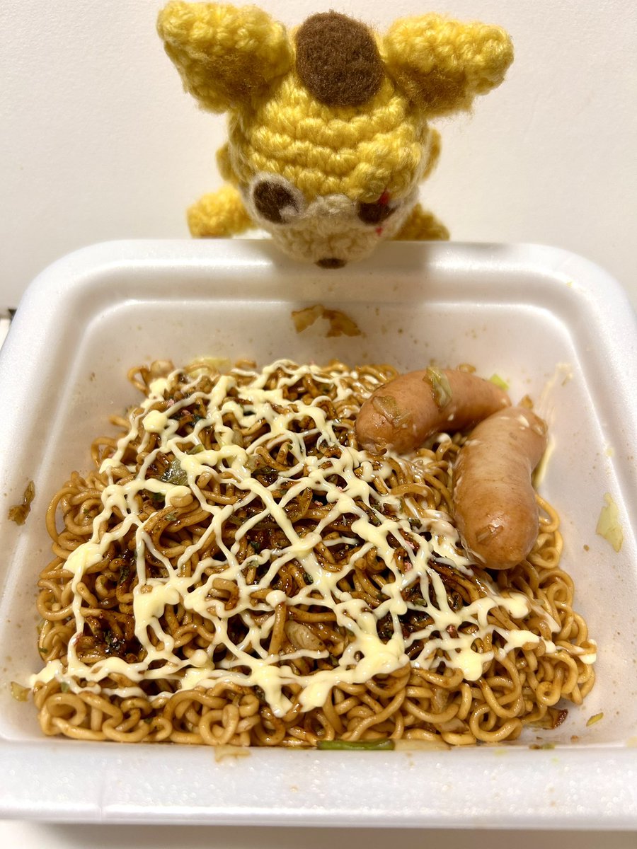 s_p_spanky's tweet image. 壁]－ч＋) おゆはんﾓｸﾞﾓｸﾞ
#こいつまたカップ焼きそば食ってんな 
#一平ちゃん