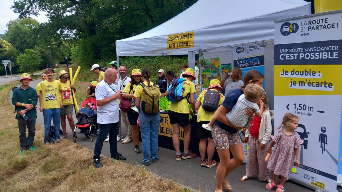 Départ imminent à Brest du <a href="/LeTourFemmes/">Le Tour de France Femmes avec Zwift</a> pour quimper. 
Le stand <a href="/RoutePlusSure/">Sécurité routière</a> de la coordination <a href="/Prefet29/">Préfet du Finistère</a> accueille déjà du monde pour répondre au quiz et partir avec des éléments de sécurité.