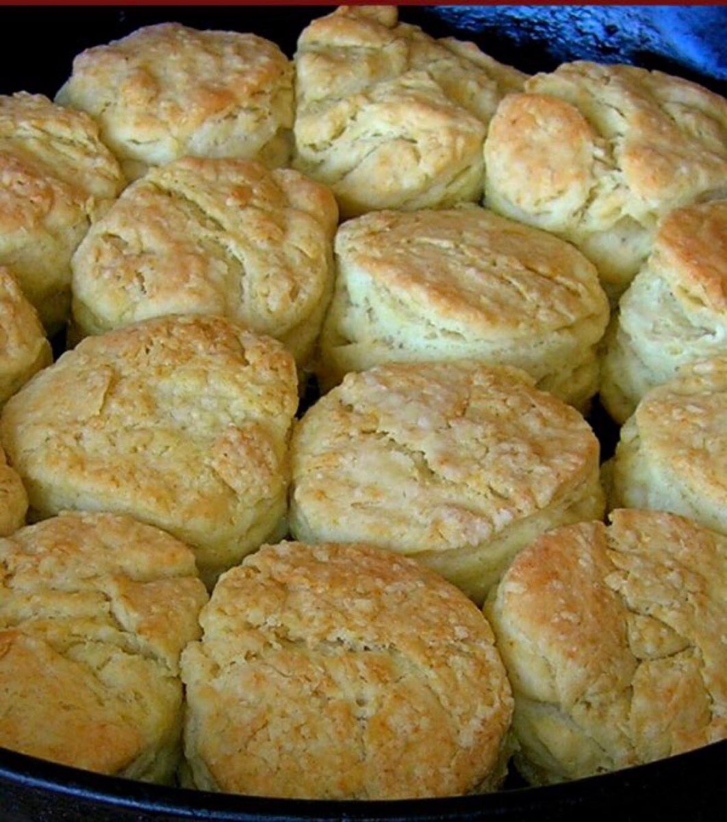 Recipe➡️ thesouthernladycooks.com/butter-dips/
Made with butter, these little biscuits will melt in your mouth. 
Perfect for meals or as an appetizer.  You will love these. #Sundaymorning #Food