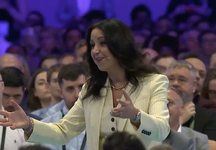 Zahra Bahrololoumi CBE (@zahras_b) on Twitter photo AI is no longer the sole remit of CIOs. Customer C-suites & boards want to understand the impact on their business model & people.
Read <a href="/diginomica/">diginomica</a> for my views on how orgs can prepare for the future & why I’m pushing for a #UK National Skills Platform: diginomica.com/why-salesforce… AI is no longer the sole remit of CIOs. Customer C-suites & boards want to understand the impact on their business model & people.
Read <a href="/diginomica/">diginomica</a> for my views on how orgs can prepare for the future & why I’m pushing for a #UK National Skills Platform: diginomica.com/why-salesforce…