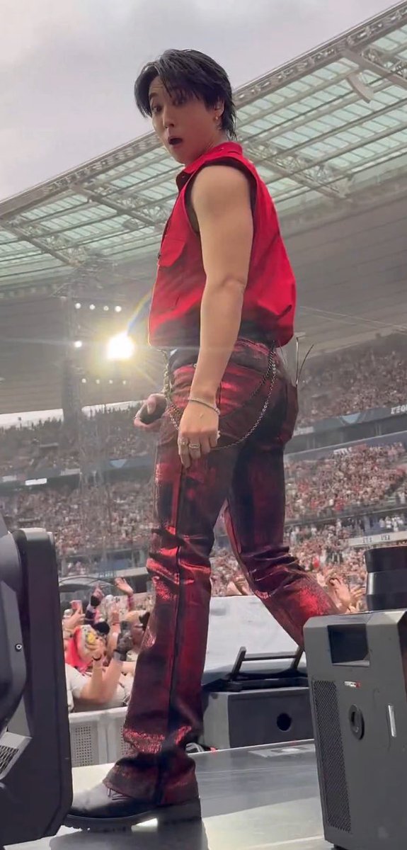 untitled_lt's tweet image. jisung estamos en pleno julio podes guardar ese pan dulce