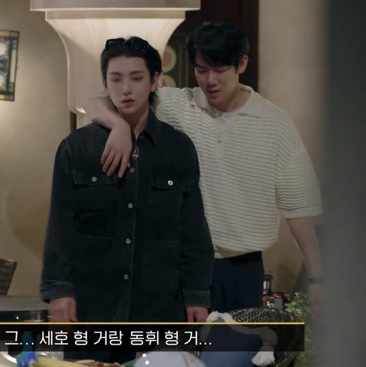 shuvibrator's tweet image. hehe shua looks so small and babygirl when you put him next to men. And the aura, yes, the princess aura comes so natural to him that it's only right for men all over the world to collapse to their knees in front of him and give him what he wants