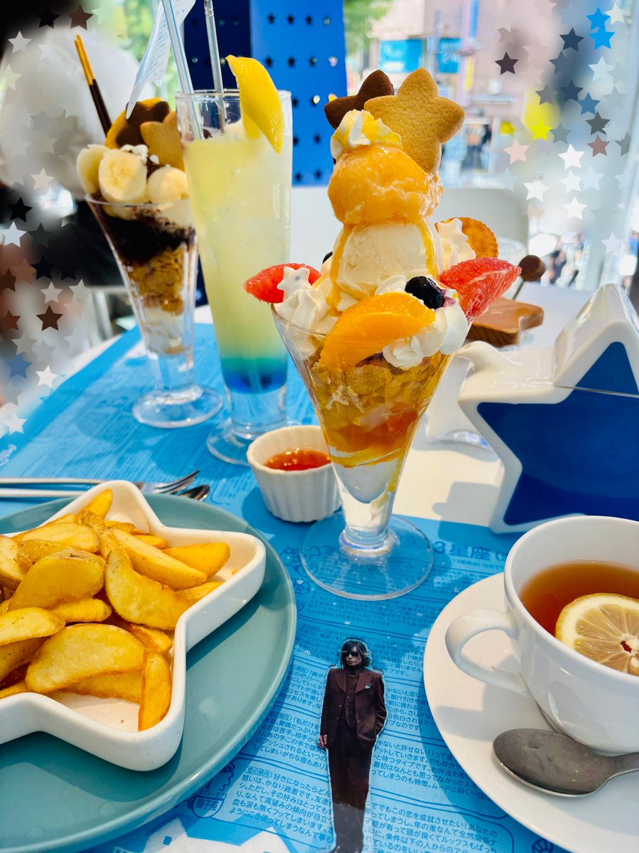 todaco's tweet image. 早朝蓮の花ソロピクニックから池袋で友人と合流し、獅子座のパフェーをいただき、日本で一番大きなスクリーンで鬼滅を観てきましたSunday⭐️💪