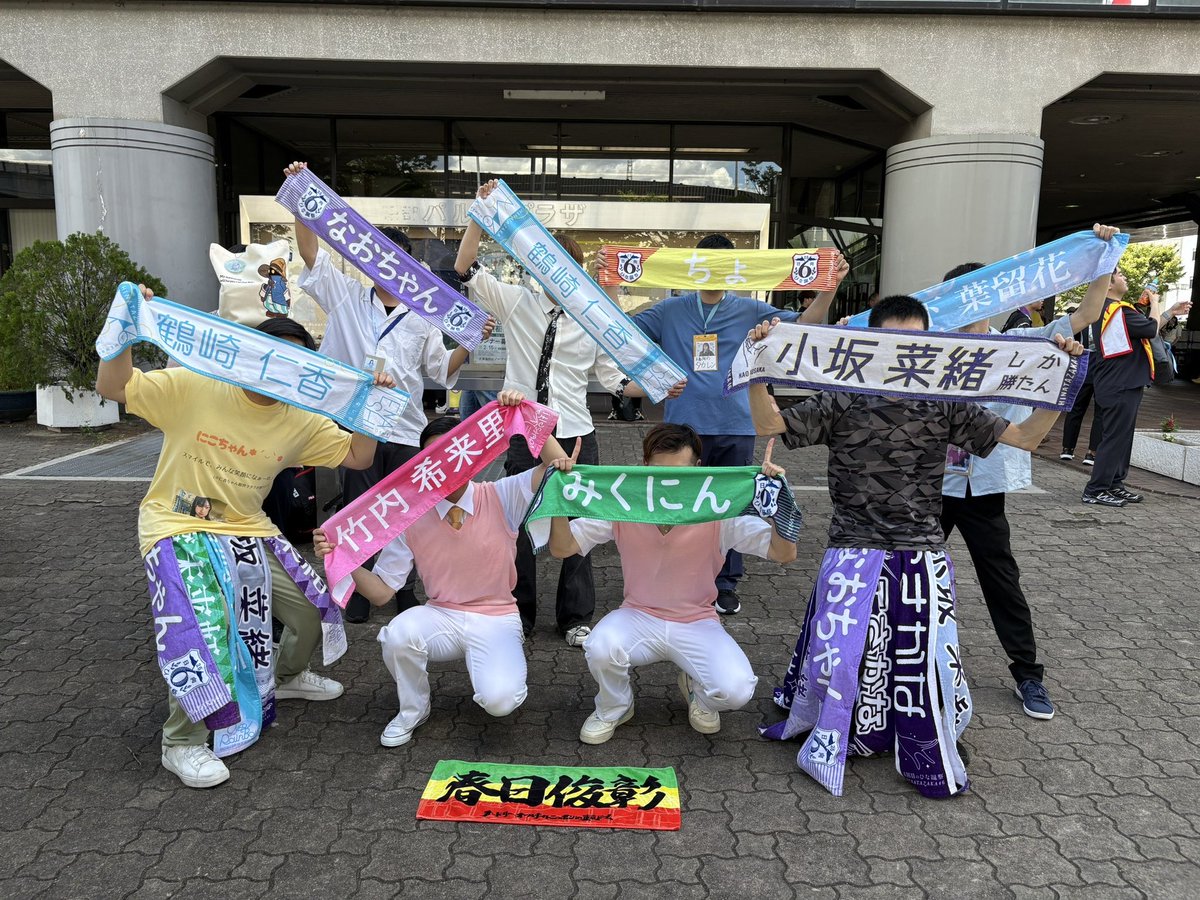ikarenon_829's tweet photo. 癖が強い99lineと仁香ちゃん同盟幹部と
愉快な仲間たちの集合写真です笑
きっと今後の現場も春日がいると思うので写真撮ってあげてください🤣
#日向坂46_リアルミーグリ
#99line
#仁香ちゃん同盟
#春日俊彰 https://t.co/DgOMbZ9qZY