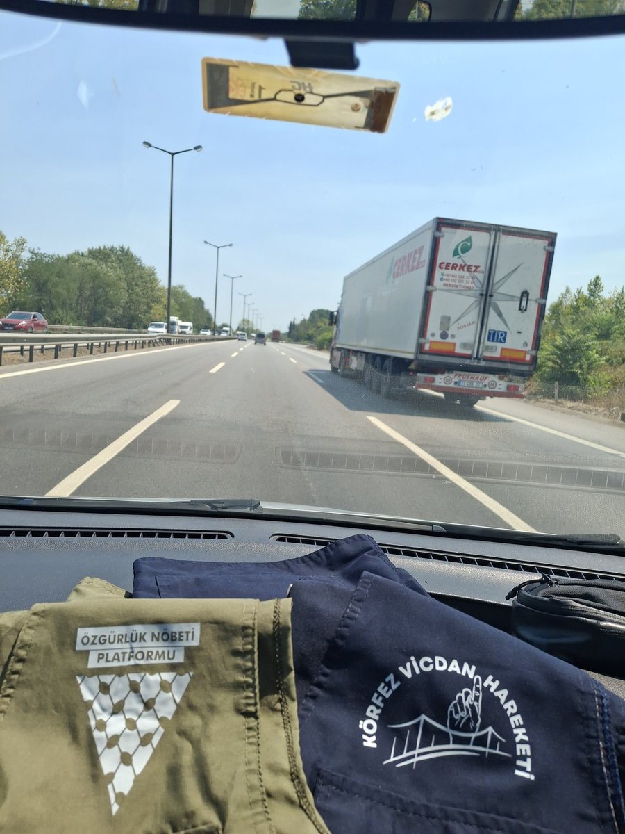 FarukDemir4129's tweet image. Sn.Cumhurbaşkanımız
Her fırsatta
*Kudüs kırmızı çizgimiz dediniz
*Defalarca Gazze'yi yalnız bırakmadık dediniz...
Gazze'nin çocukları yalnız bırakıldık,ölüyoruz diyorlar.
Bunları size hatırlatmak, zulme sessiz kalmayın demek için Ankara yolundayız.