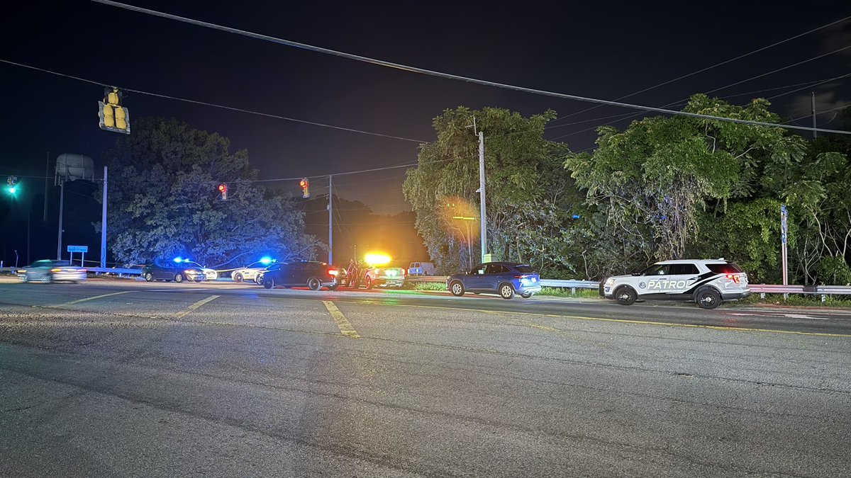 An I-40 entrance ramp is closed in Hermitage as police investigate a shooting from last night. This is at Old Hickory BLVD. Security guards for a nearby apartment hear gunshots and found a man in a car that had been shot up. He was taken to the hospital in critical condition.