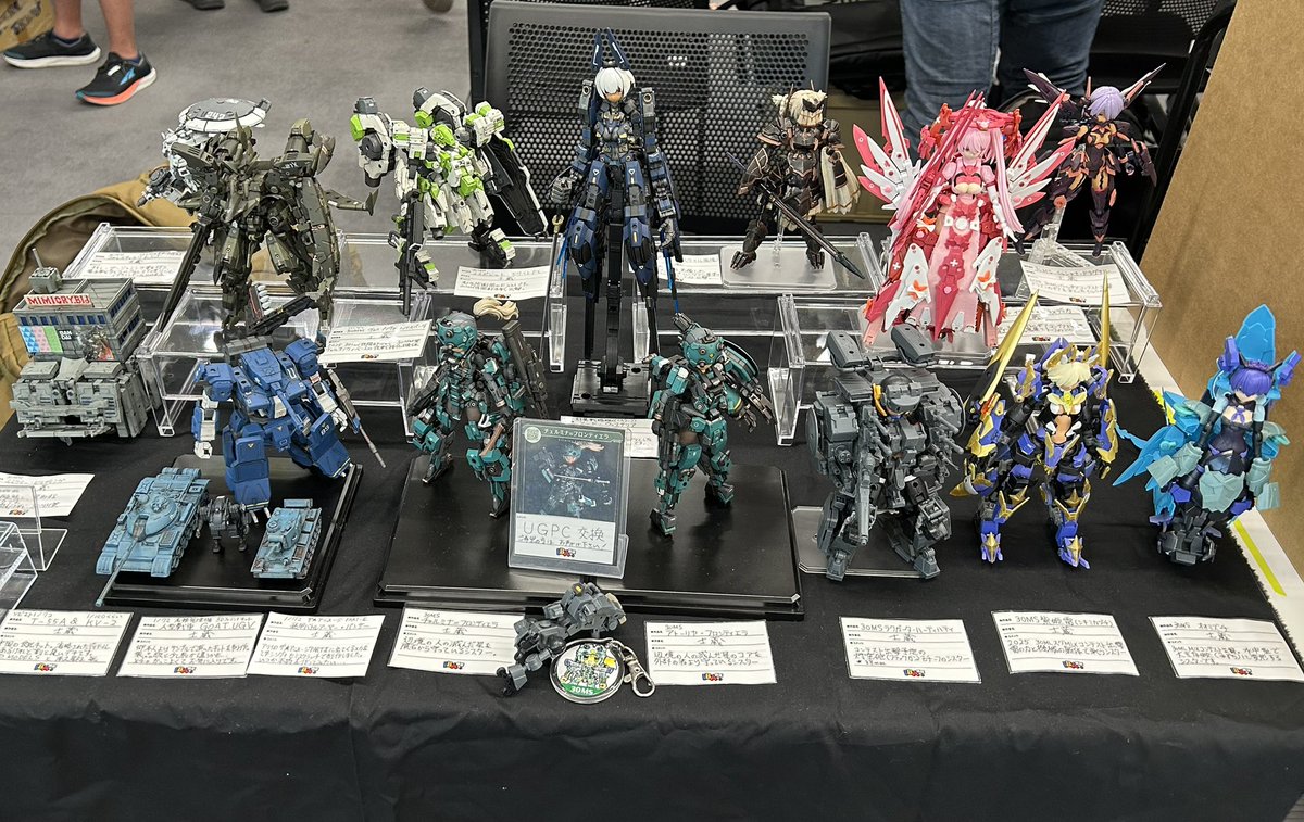 sigra_mecha's tweet image. 当方、士蔵卓です。事前告知通り、
夜間都市戦・バトルギアコンテスト、
スグミッション現在出撃作品勢揃いの
30MLメイン展示を行いました。
話しかけて下さる方も去年よりかなり居らっしゃって
特に最新作シキミカヅチの反応が良くて嬉しかったですね〜!感謝です😭#IBA模