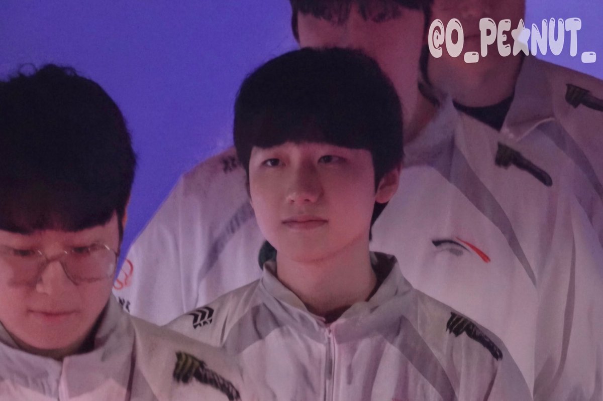 o_peanut_'s tweet image. 누가 저 대신 색감보정 해주세요😭😭

#PEANUT #피넛 #한왕호
