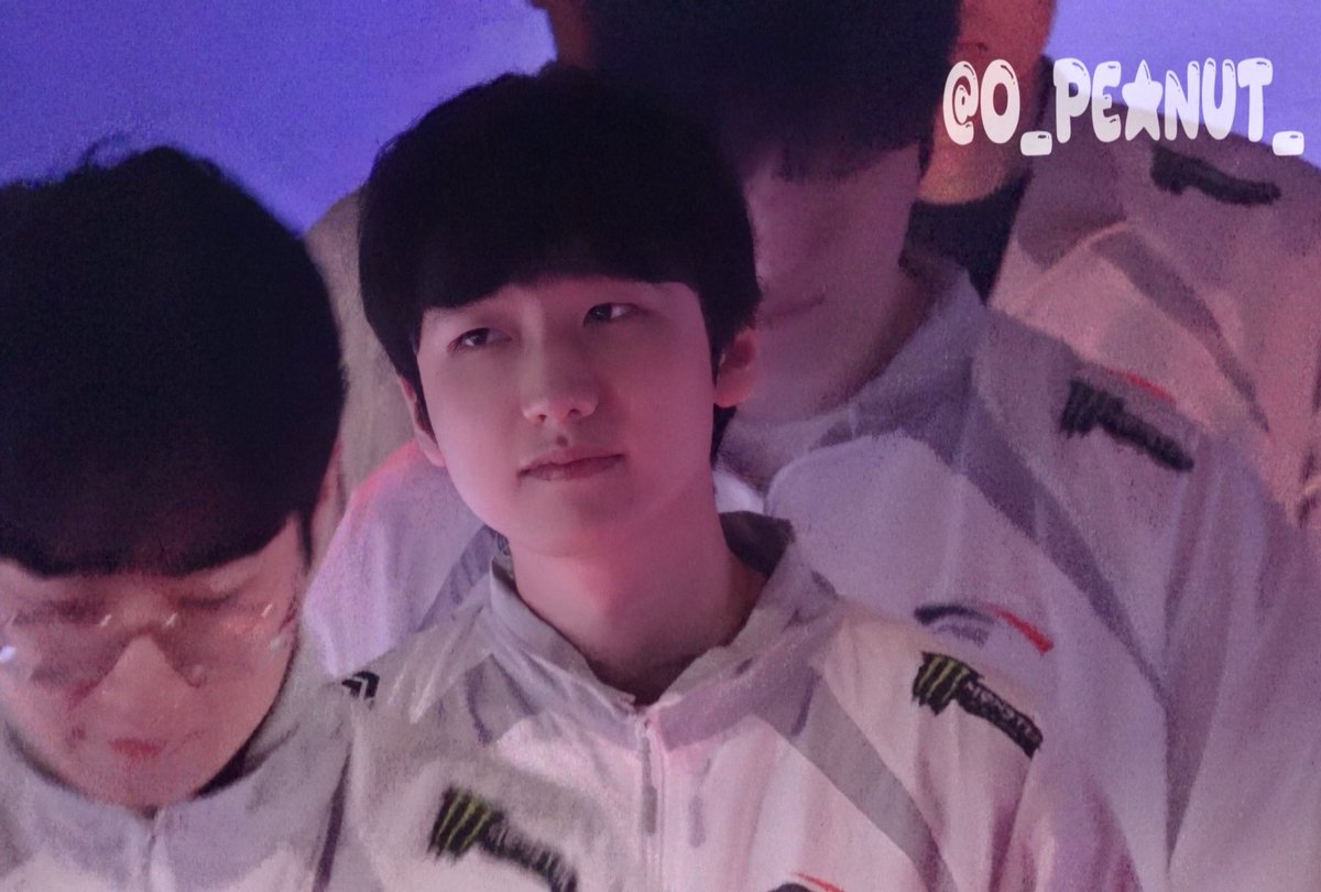 o_peanut_'s tweet image. 누가 저 대신 색감보정 해주세요😭😭

#PEANUT #피넛 #한왕호