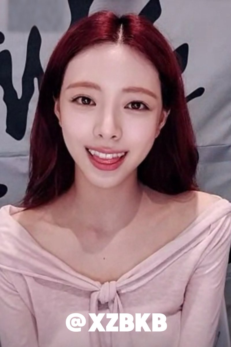 XZBKB_'s tweet image. 250727 영통🤍

머리또 염색했데~
더 빨개졌어 너무 예뻐!!!
#ITZY #있지 #YUNA #유나