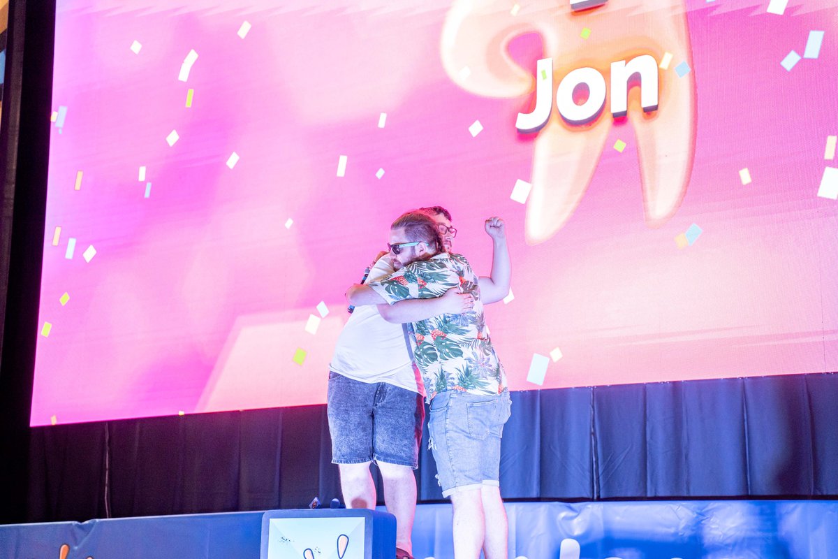 #Premios #EE33🏆 ¡Atención, party! La entrega de premios de las áreas comenzará a partir de las 12:00 🕛 

Si has participado en concursos, torneos o actividades… ¡no te vayas todavía! Puede que tu nombre esté entre los ganadores. 

Quédate que igual te llevas alguna sorpresa😉