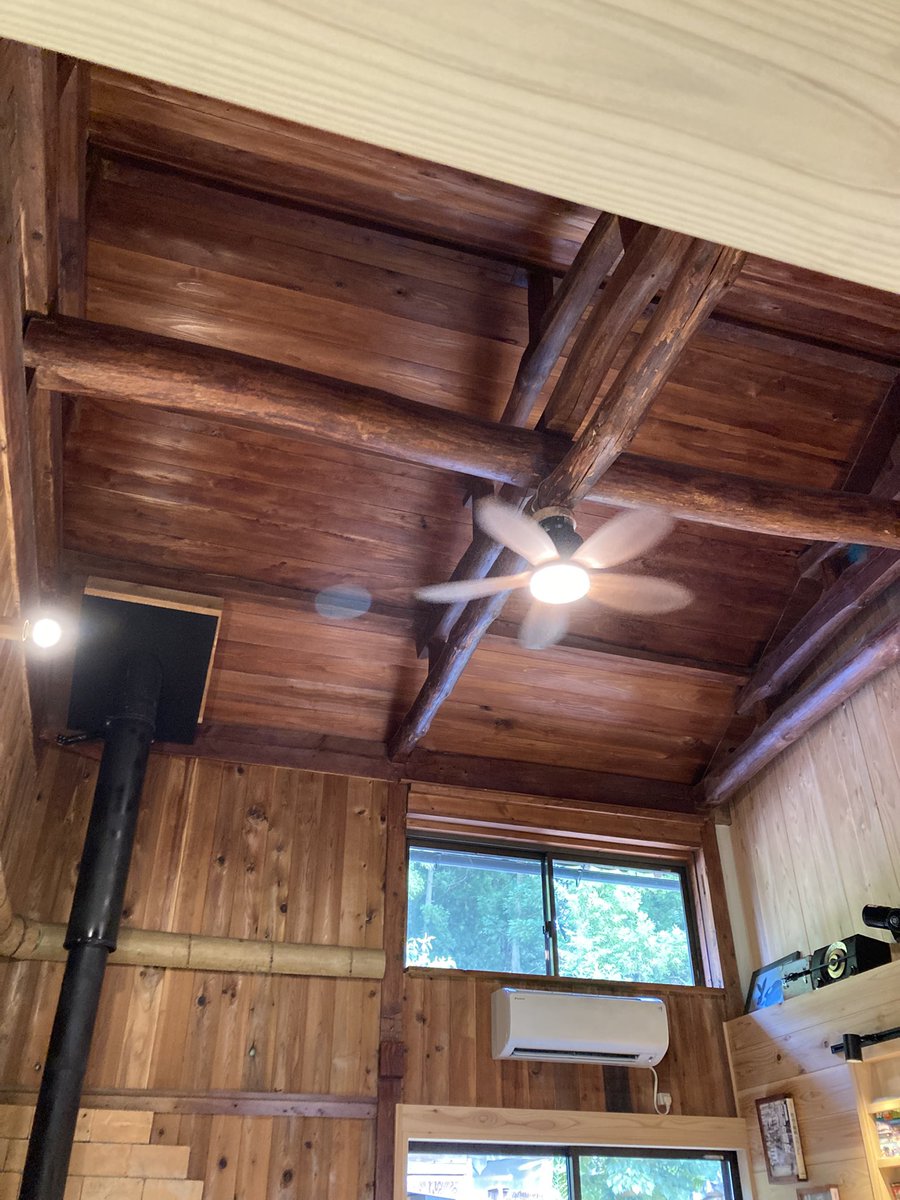 mikittyocarina's tweet image. 茨城町の納屋カフェに、久しぶりに伺いジンジャー🫚エールをいただき、フライヤー置かせていただきました🙇♀️
オーナーが「どうぞ、空いてるところに置いて下さい!」と言って下さり、オカリーナ教室のもOK🙆♀️でした😊
思った。ここなら、野外コンサートが良いね😊
オーナー、ありがとうございました😊