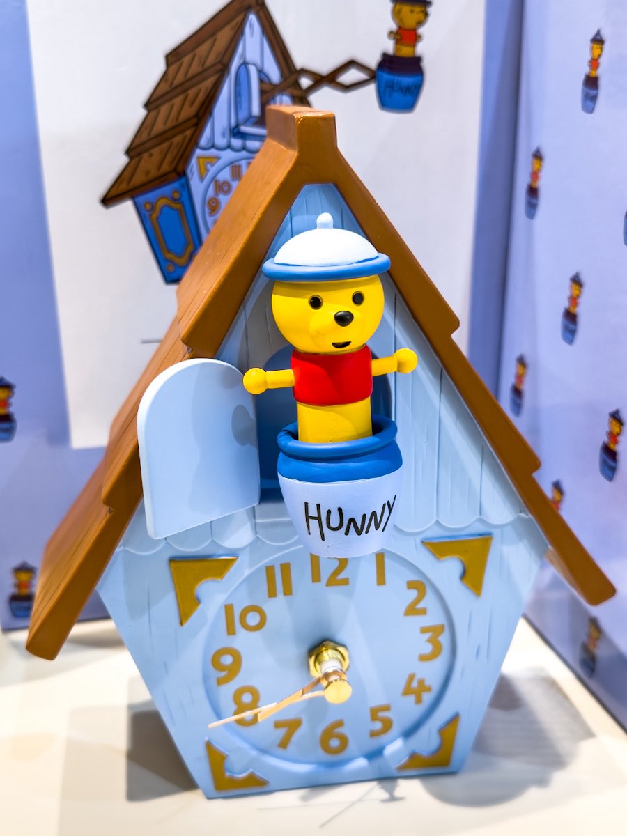 ディズニーストア プーさんの家にある壁掛け時計をイメージした