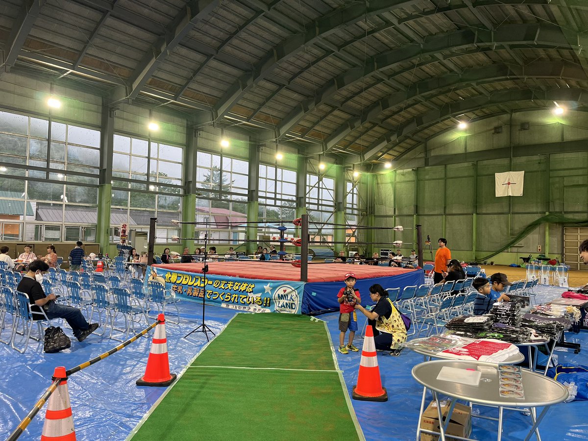 gurukunmask's tweet image. #北都プロレス
西興部大会開場しました！

秀旺さんの売店いつもデカすぎないか