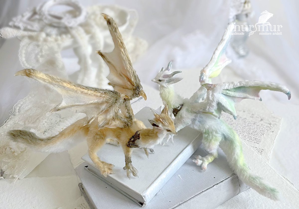 guili_mur's tweet image. こちらは私のとんでもなく失礼なミスのお詫びに贈呈する子達。今回の新作を作る大きなきっかけでもありました¨̮⃝ちいさいドラゴンをこれからご購入いただく方々とオーナーの方々への不公平感が生まれた気がして自己申告してます。。いつかプレゼント企画とかにもできたらいいなと思っています