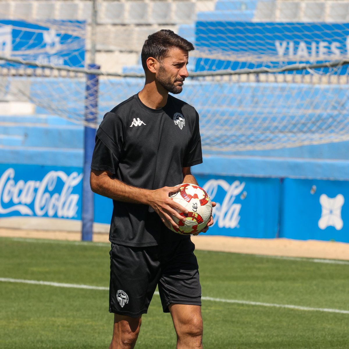 CESabadell's tweet image. 🎂 Avui és l’aniversari de Toni Texeira, entrenador de porters del @CESabadell!
🥳 Moltes felicitats, @Tonitexe!
#AMQM