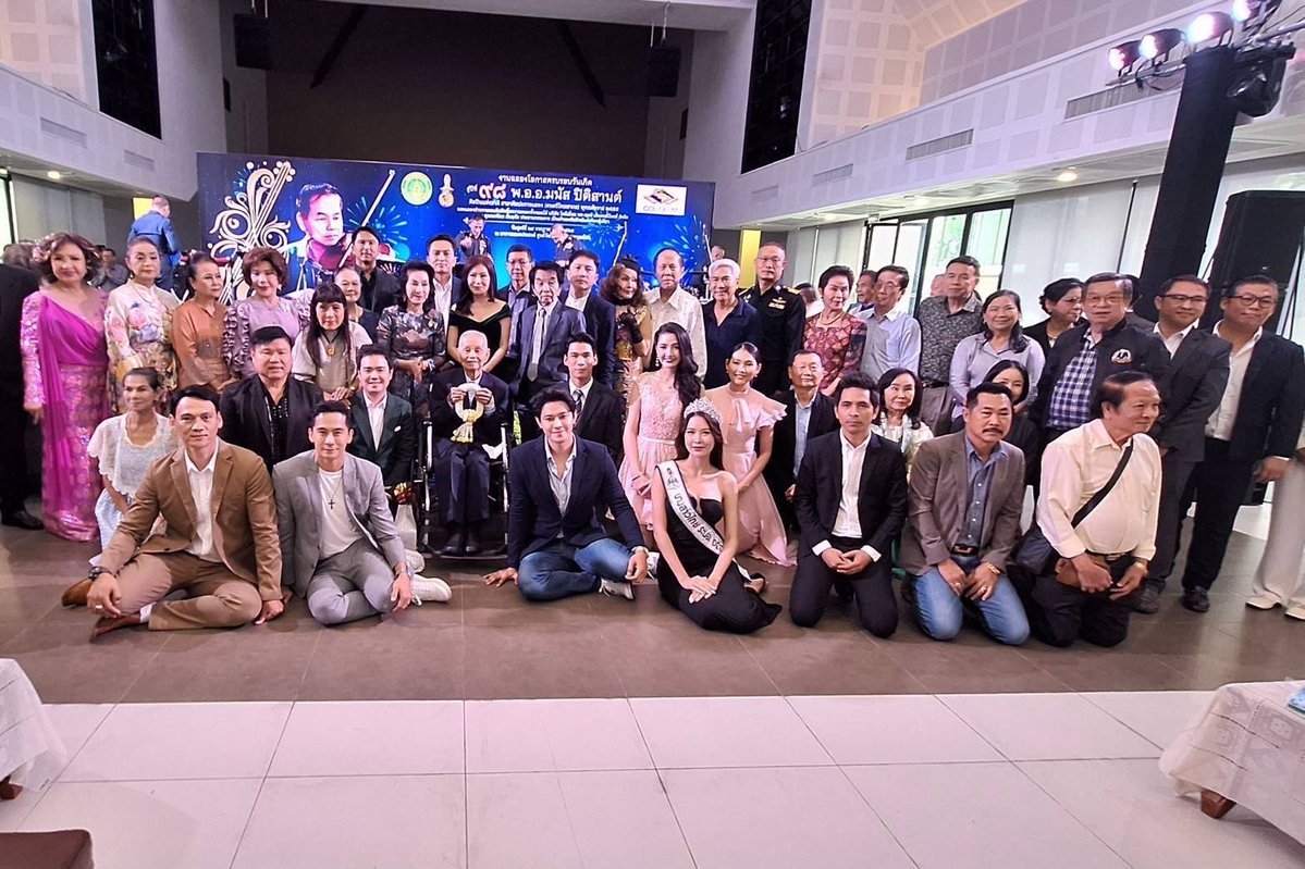 epnewsonline's tweet image. “มนัส ปิติสานต์“ ครูนักแต่งเพลงดังหนัง-ละคร
มอบลิขสิทธิ์เพลงให้ ”พรพิมล มั่นฤทัย” ดูแลทั้งหมด
🔗 facebook.com/share/19hAgy2n…