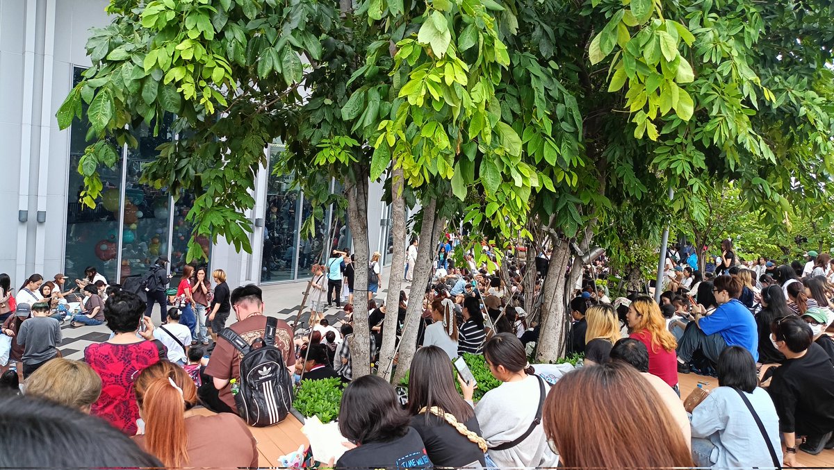 NTanWit1's tweet image. คนเยอะมาก