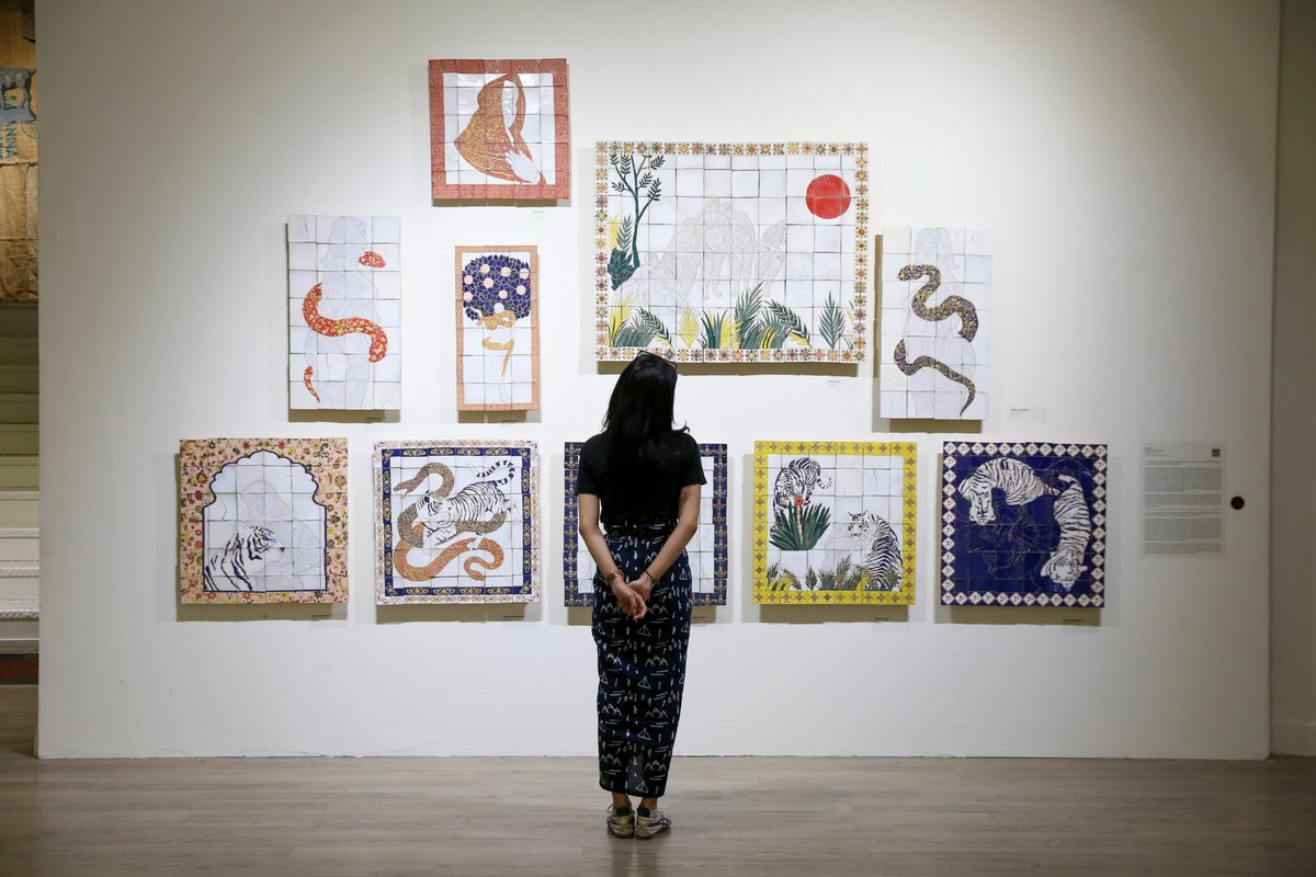 👁female figures in a series of ceramic tiles👁

Zuraisa. Traces of Eve’s Good Deeds. 2025.

📌Zuraisa’s ceramic tiles depict female figures with modest outlines, symbolizing spiritual and cultural values while challenging conventional beauty standards through asymmetry and