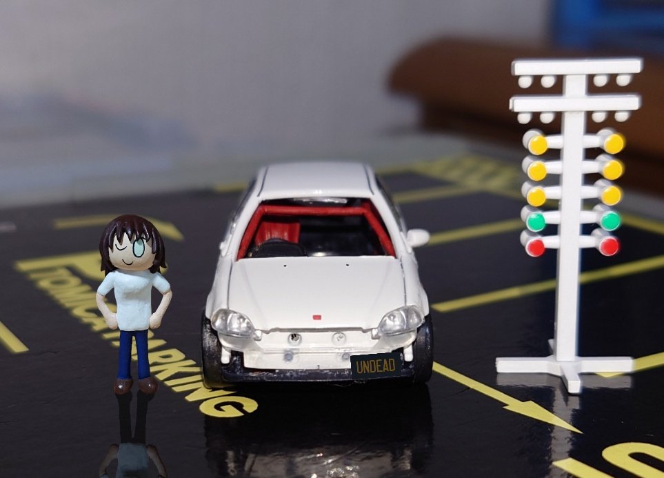 fudgebitter's tweet image. アプデでようやく車内のロールケージの色が反映されるようになったみたいだ。以前入手したジャンク品のトミカを散々使い倒され放置された改造車みたいに内装とタイヤを換えて遊び、ゲーム内でも同じようにみすぼらしい外観のものを作っていたんだけどこのシビック、意外とゼロヨンでも主戦力になるんだ