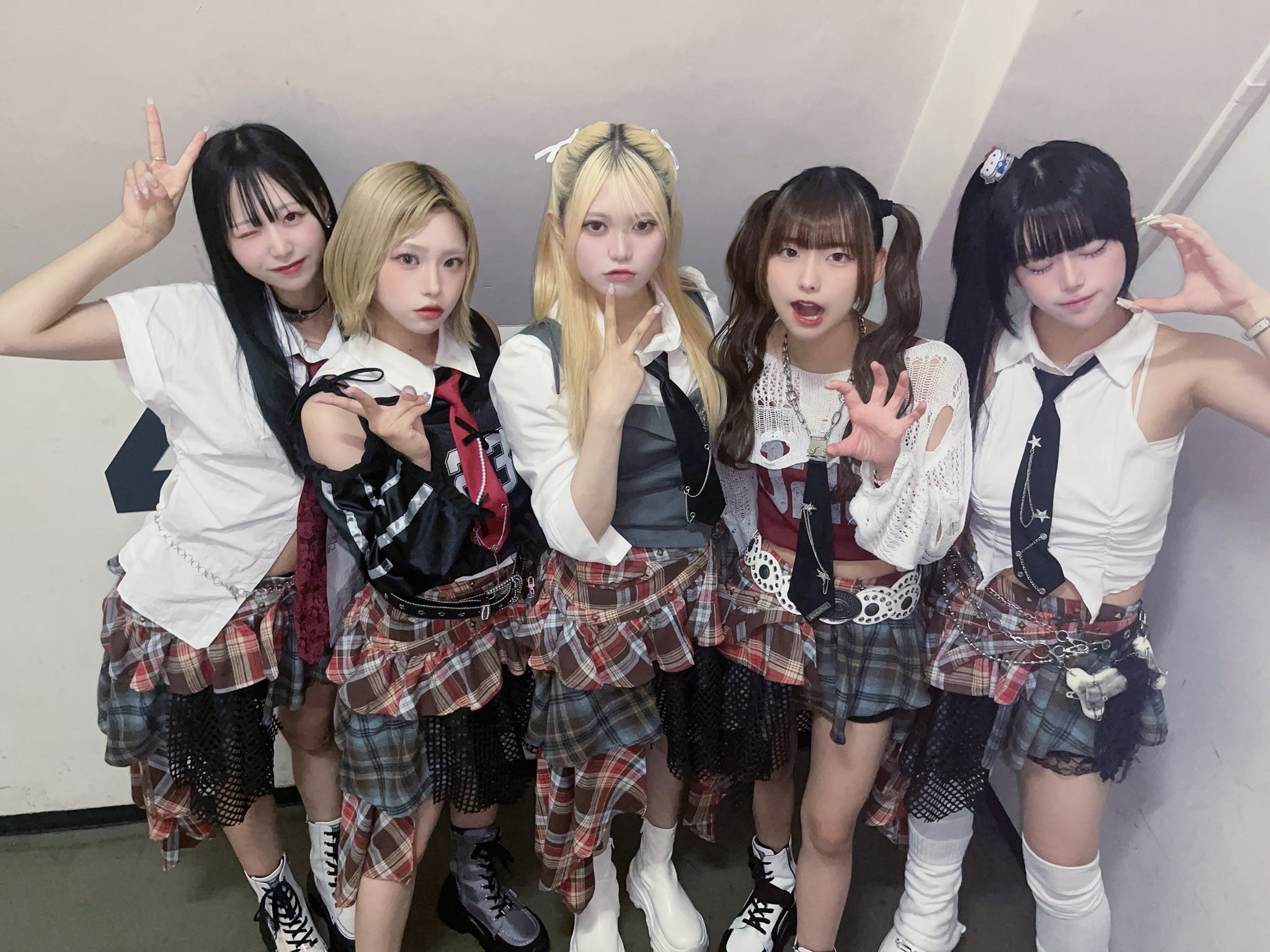 Weeekly オール 全員 集合 団体 日本 ペンコンMD トレカ 2枚セット Weeekly オール 全員 集合 団体 日本 ペンコンMD トレカ 2枚セット
