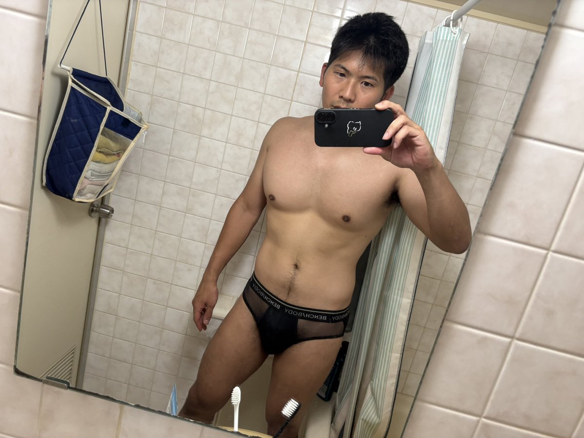 肩壊して2週間筋トレ休止...
今週から本格的に始動しようかなー✨
(まだウエイト上げると肩痛む😣)

パンツはベトナムに住む友だちカップルからのお土産🥰
ありがとう😊
みんなめっちゃセンスいいよね🥹