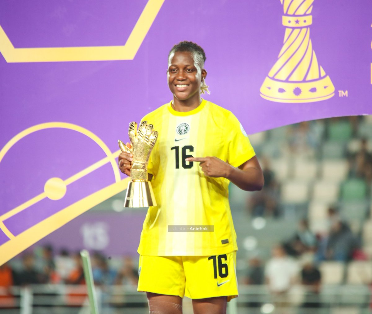 LISinternationl's tweet image. WAFCON Champions @NGSuper_Falcons
Woman of the Match @esiokoronkwo
Player of the Tournament @Rasheedat08
Goalkeeper of the Tournament @Nadoziechiamaka
Coach of the Tournament โ Justin Madugu
What a sweep by the Super Falcons!
#LadiesInSports #MissionX #WAFCON2024