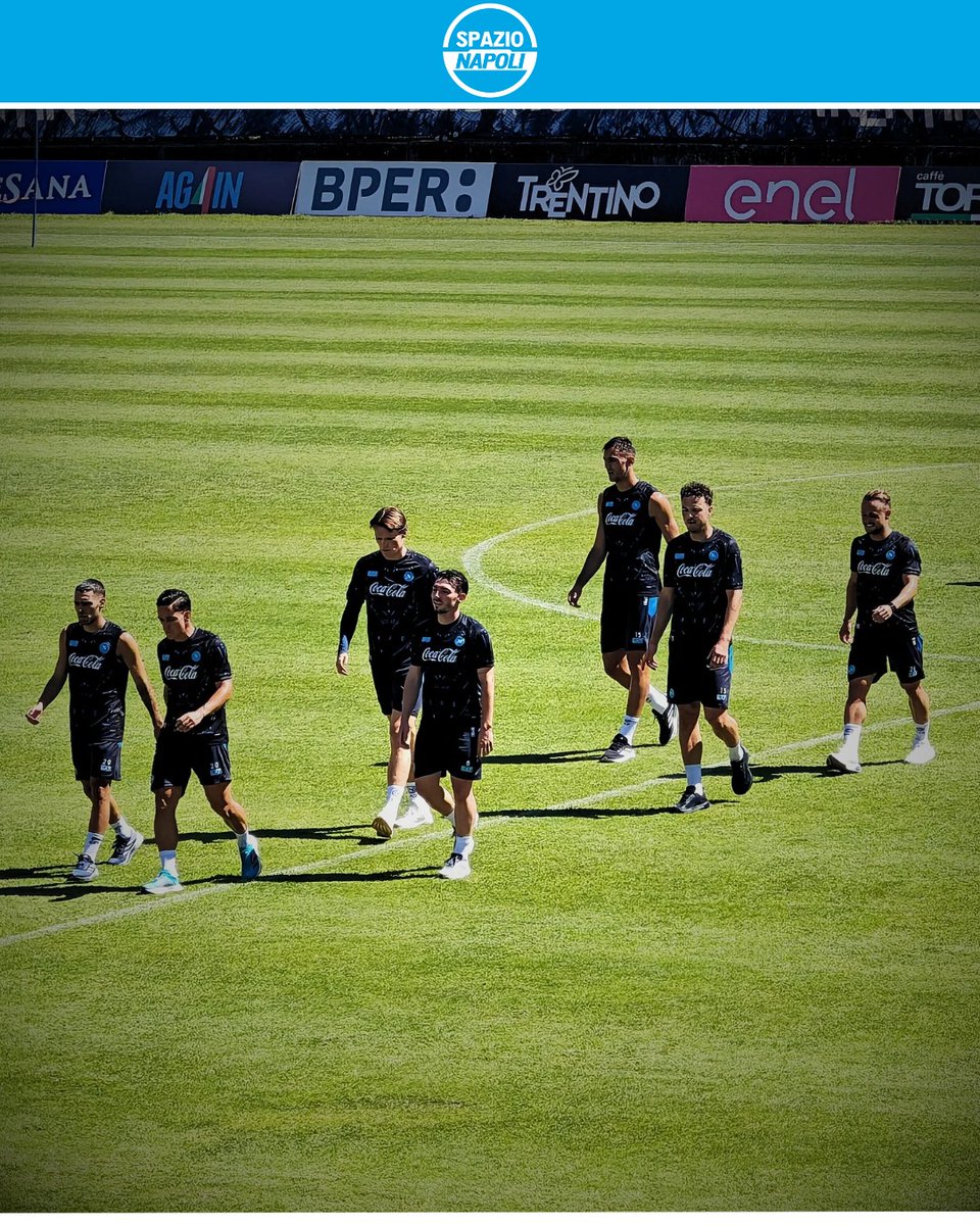 Spazio_Napoli's tweet image. Ultimo allenamento a Dimaro Folgarida per i campioni d'Italia 🥵
Scott McTominay presente nella sessione mattutina dopo aver saltato alcuni degli ultimi allenamenti e la partita contro il Catanzaro 🏴
Prima parte con esercizi tattici, poi giri di campo per chiudere il ritiro di…