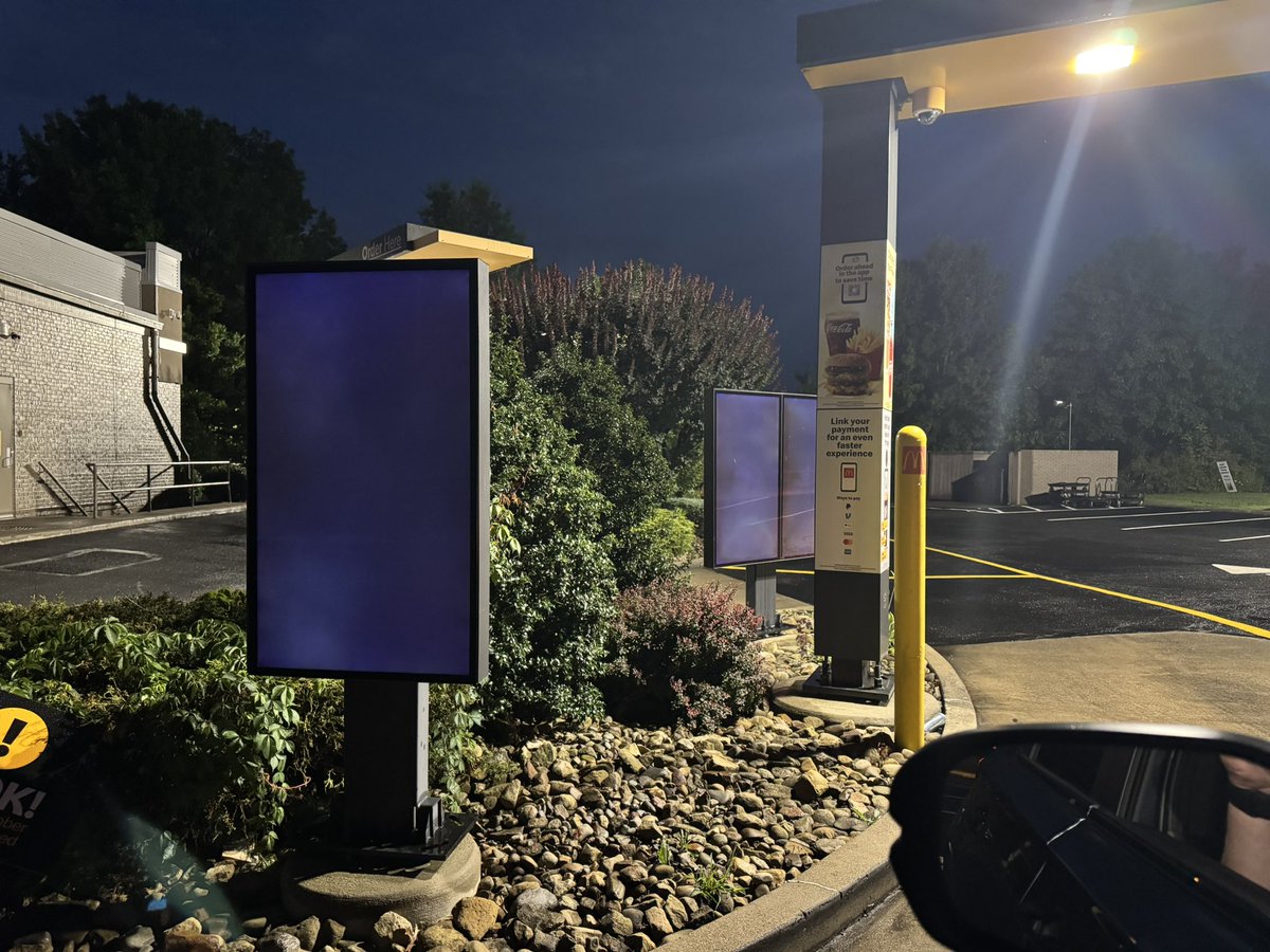 dtonzojr's tweet image. Dear Ronald @McDonalds 

I always believe in a second chance. I’ve been burned before. I was ready to be  hurt again… And the McDonalds in Cranberry hurt me again… 5:35am…. #NotOpen