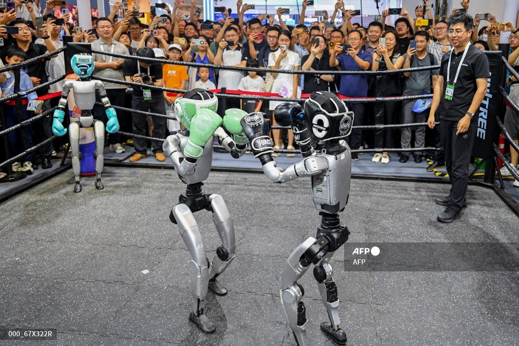 Serving craft beer, playing mahjong, stacking shelves and boxing, the dozens of humanoid robots at Shanghai's World AI Conference (WAIC) this weekend were embodiments of China's growing AI prowess and ambition.
u.afp.com/Sgnq