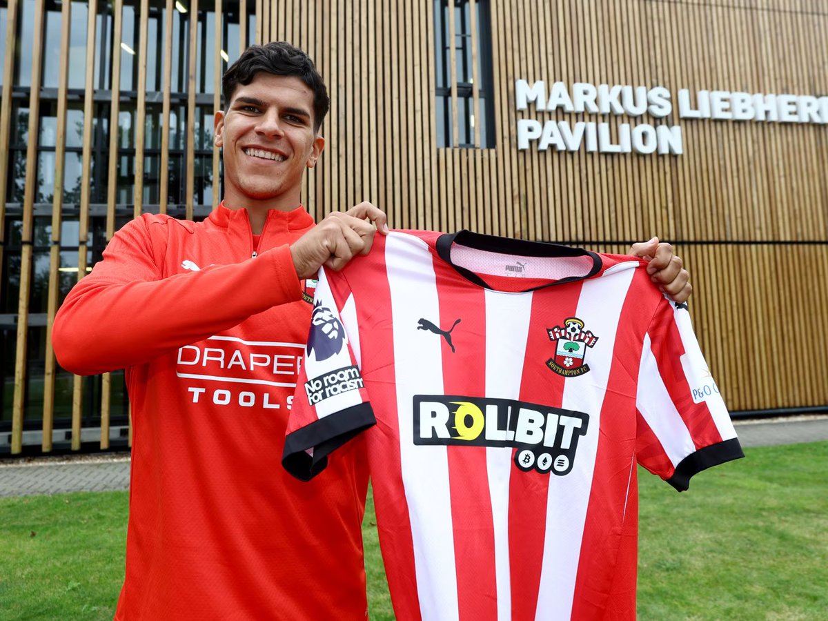 MartynHobbs12's tweet image. Nothing against Prowsey but he’s too slow for what we require this season, if we really want Fernandes surely there’s a deal to be done including JWP who I think is probably championship level now sadly.