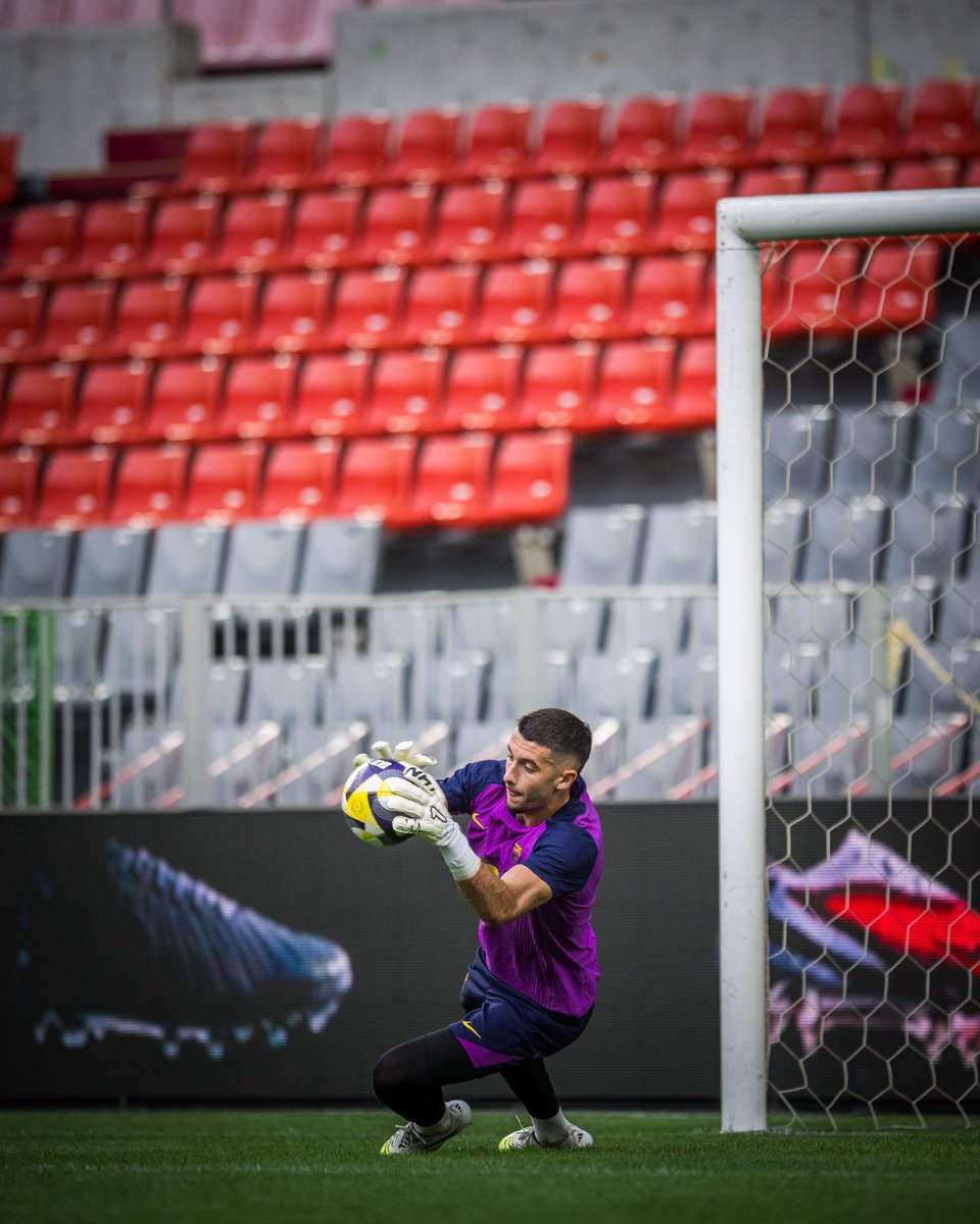 joe_binzuwah's tweet image. Flick-ball returns today! All eyes will be on Barcelona’s new goalkeeper — still yet to make his mark, but already seen by many Barça fans as a superhero, even more so than their long-serving shot-stopper, Ter Stegen.