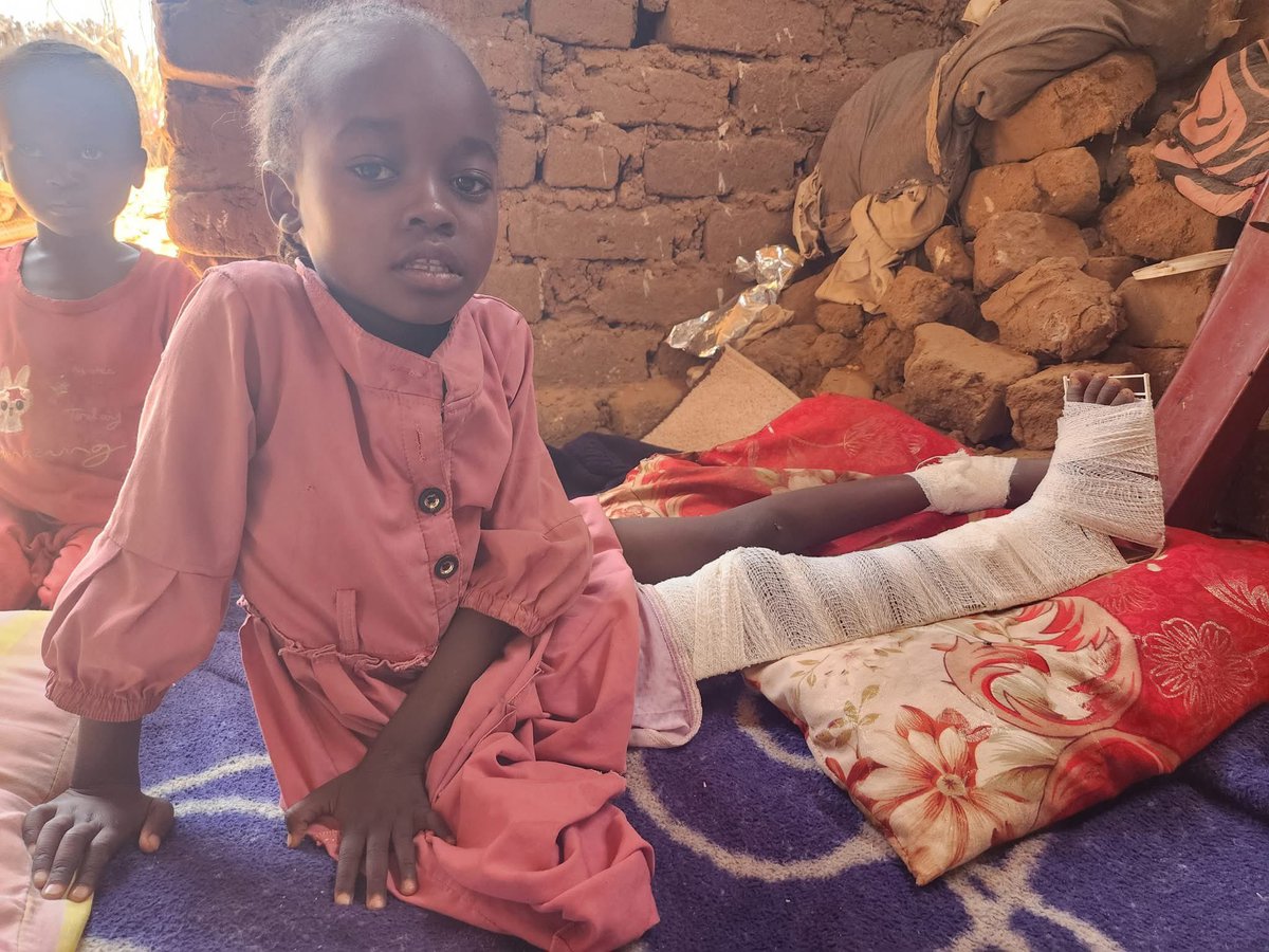 qoga12's tweet image. Situation in El-fasher no longer crisis -it’s a full-scale humanitarian catastrophe, children starving amid a deepening nutrition crisis, women face rampant SGBV. Injured dying without medical care as hospitals are bombed. Markets lie empty, shelling+sieges continue relentlessly.
