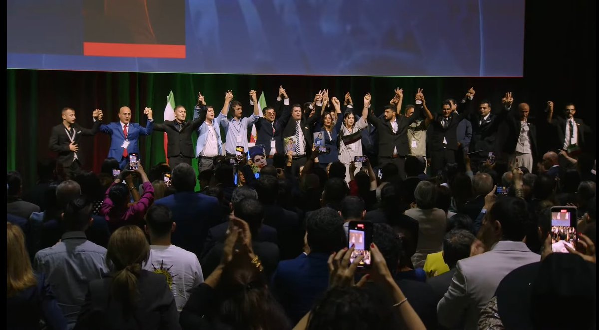 تجمع دیروز مونیخ جوری دهن خیلیا رو گایید که غزه یادشون رفت 😎😂

#جاویدشاه 
#همكارى_ملى 
#مونیخ