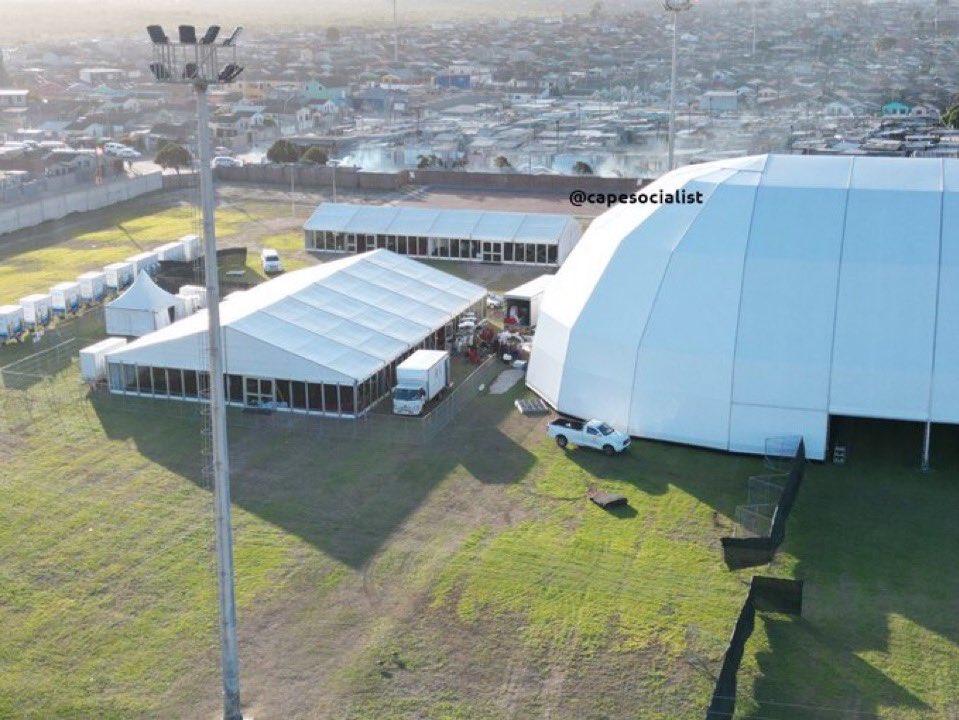 TeffuJoy's tweet image. The mkhukhu near this structure is a yet another reflection of how things are in SA. No one is coming to safe u.Beautiful dome by the way.