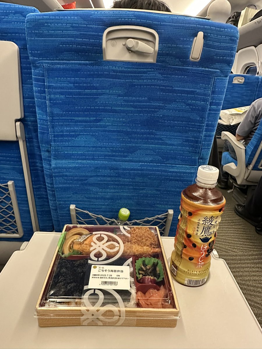 Bub_Dead's tweet image. 無事新幹線乗車🚅💨
そして今日初の固形物
腹へった〜