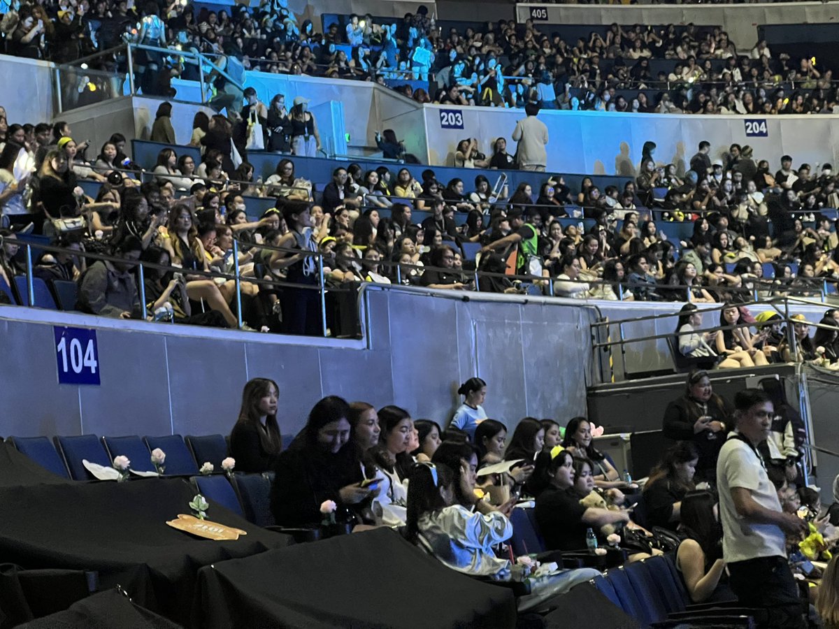 ALL FOR KAI! 🐻

The stage is all set for EXO’s Kai’s solo concert, “KAION” tonight at the Smart Araneta Coliseum. | via Lyka Nicart/The Philippine STAR #KAIONinManila