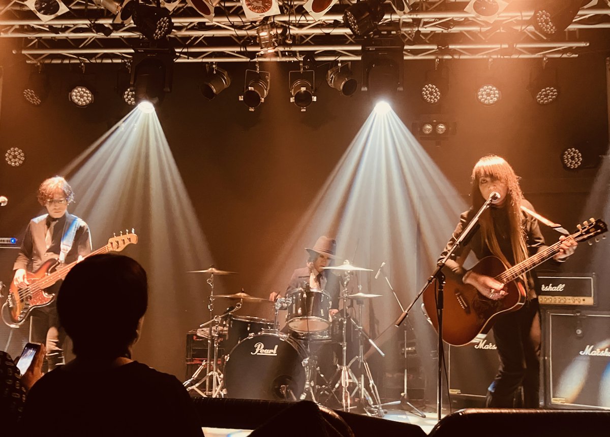 paddyphield's tweet image. 【スタッフ単独】
7/26は らいむらいと も出演(嬉)😊
町田プレイハウスの攻めてる照明が、らいむらいとの世界観を一層ドラマチックに浮き上がらせてくれました✨
冒頭にセリフの入った「この世の果て」を聴けて感動!
