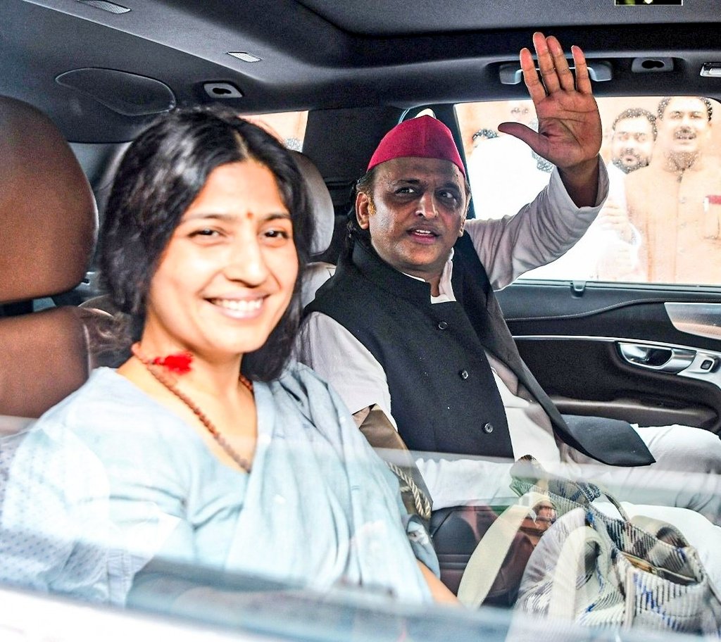 सुन मौलाना सुधर जा नहीं तो जनता सुधार देगी। बोलने का ढंग सीख लो.. नहीं तो इसी ज़बान की वजह से क़ायदे से सबक पा जाओगे।

बताइये इतनी सभ्य महिला पर ऐसी फ़ालतू की बात करते तुम्हें शर्म नहीं आई। बेहूदा कहीं के...

ये सबसे प्यारी, सभ्य, शालीन और शानदार जोड़ी है।
❤️🤗