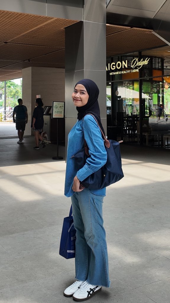 kforkinsley's tweet image. another best buy aku : tas longchamp udah gitu dapet harga beda 1 juta kl di store indo (casenya beli tahun ini)
selain longchamp best buy aku tuh totebag coach.. thrfiting dapet 160ribu 😭✨