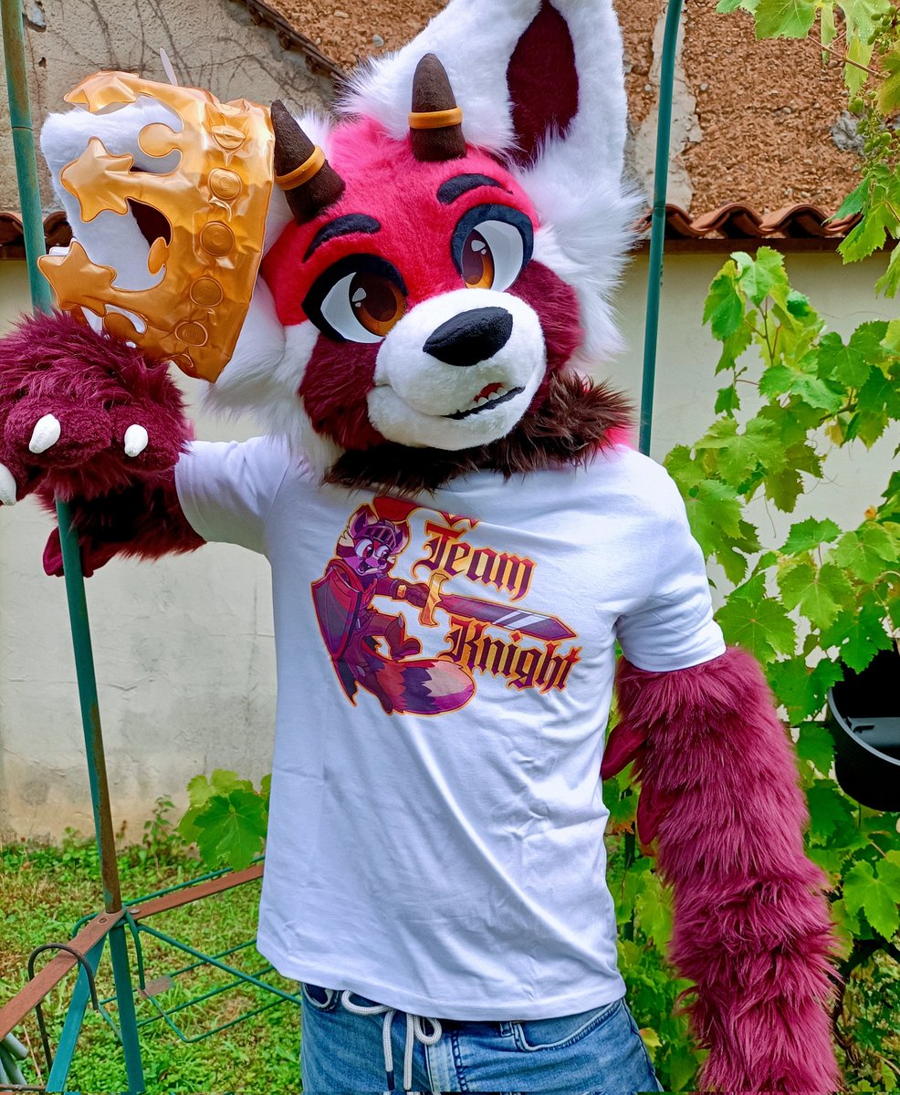 FluffEvent's tweet image. 🇫🇷 Les t-shirts du Fluff Event 2025 ont été expédiés ! 👕
N'hésitez pas à les poster et nous mentionner ! ✨
---
🇬🇧 The Fluff Event 2025 t-shirts have been shipped! 👕
Feel free to post them and mention us ! ✨
🎨 By @FuroFur & @Happyraccoons ❤️