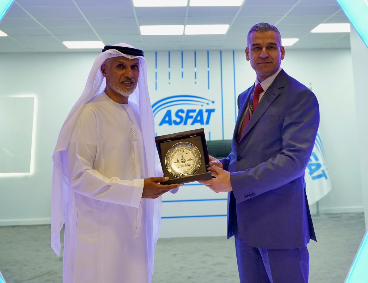 MSB_ASFAT's tweet image. IDEF 2025’in son gününde Birleşik Arap Emirlikleri Tawazun Konseyi Genel Sekreteri Dr. Nasser Humaid Al Nuaimi standımızı ziyaret etti, kendilerine Genel Müdür Yardımcımız Esat Mahmut Yılmaz tarafından savunma çözümlerimiz hakkında bilgi verildi. 

On the final day of IDEF 2025,…