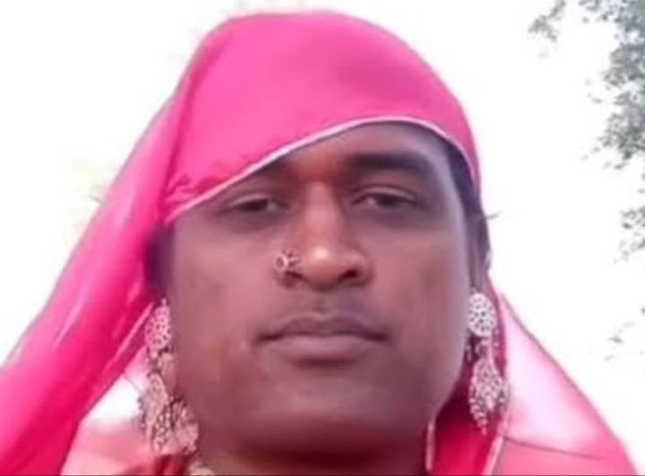 heyyy_anant's tweet image. Thala in pink 😍