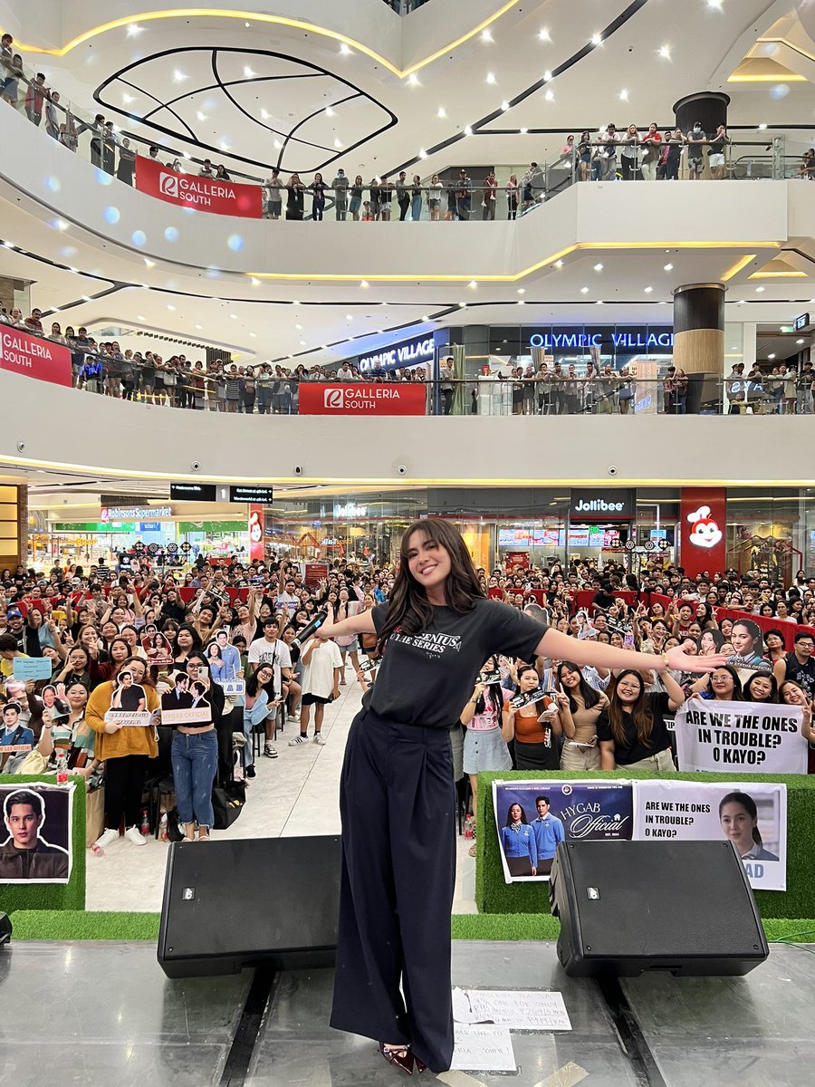 VivaOnePH's tweet image. BRAINS, BEAUTY, AND VOCALS 💃
She’s not just slaying exams, she’s slaying the stage too! She is Atasha Muhlach!
Bad Genius: The Series episodes 1 & 2 now streaming only on #VivaOne! vivaone.page.link/BadGeniusTheSe…
Viva One, Bida Ka Dito!
#BadGeniusTheSeries #BadGeniusatGalleriaSouth