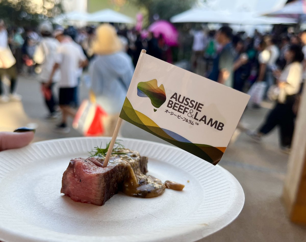 lmaga_jp's tweet image. 【7/27 #今日の万博 🥩】
オーストラリア館でオージービーフステーキの無料配布がありました😳17時半〜の部では600食も💪
28日もステーキ、29.30日はラムの冷しゃぶが提供されるそうです!▶️ lmaga.jp/news/2025/07/9…
ほか、万博情報まとめてます👉 lmaga.jp/feature/872962/