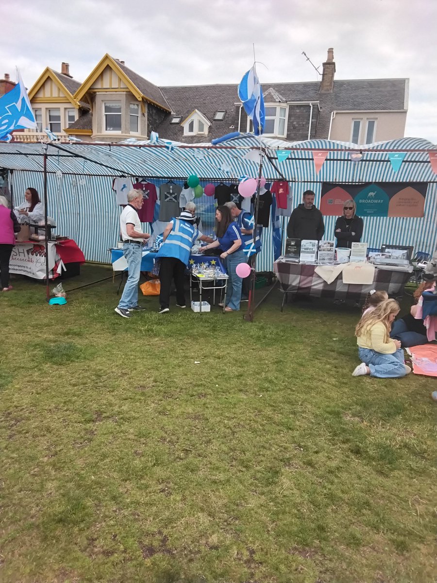 Yes Prestwick enjoyed a very positive interaction with the public at yesterday's Prestwick Promenade Celebrations. 
Generous £ donations given to support our ongoing campaign for #ScottishIndependence