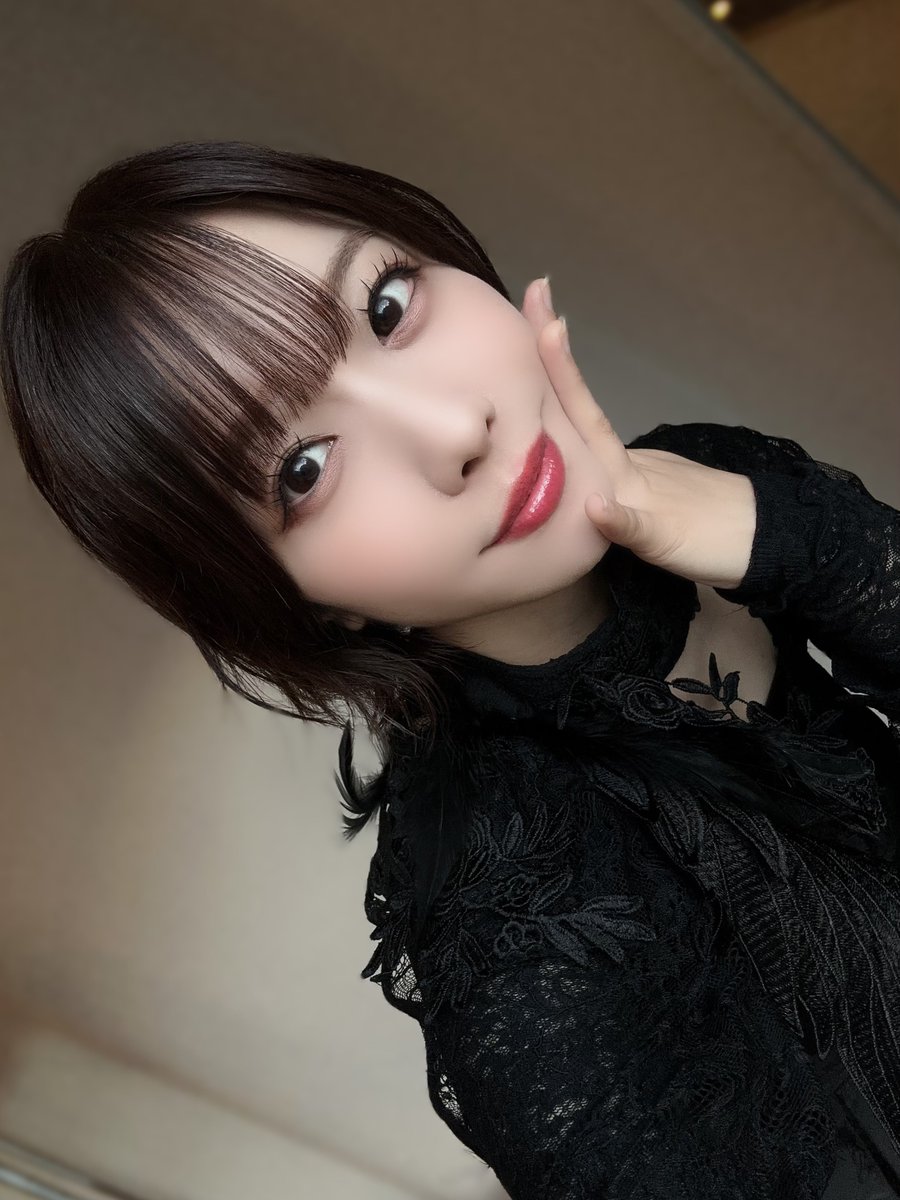 ハイタッチしてくれたみんなありがと〜っ！✋

#愛美A_CODE

で感想呟いてね〜っ🔥

今夜のMVも拡散よろぴこやまびこ

（愛美神）